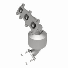 Load image into Gallery viewer, MagnaFlow Direct Fit Catalytic Converter 01-04 Hyundai Santa Fe 2.7L
