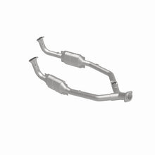 Load image into Gallery viewer, MagnaFlow Direct Fit Catalytic Converter 99-04 LR Discovery V8 OEM
