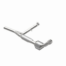 Load image into Gallery viewer, MagnaFlow Direct Fit Catalytic Converter 04-05 Ford F-150 5.4L P/S 2WD (Excl 04 Heritage Edition)