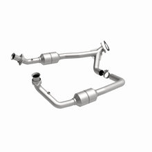 Load image into Gallery viewer, MagnaFlow Direct Fit Catalytic Converter 00-03 Ford E150 5.4L
