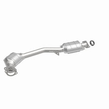 Load image into Gallery viewer, MagnaFlow DF Cat Conv 99-05 Subaru Forester/96-97 &amp; 99-05 Impreza/01-03 Legacy/00-05 Outback Frt/Rr