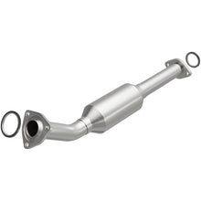 Load image into Gallery viewer, MagnaFlow Direct Fit Catalytic Converter OEM 2003-2004 Toyota Tundra Underbody - 28.75in Length