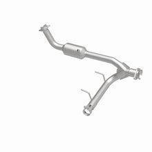Load image into Gallery viewer, MagnaFlow Direct Fit Catalytic Converter 05-06 Lincoln Navigator 5.4L w/ 3in Main Piping
