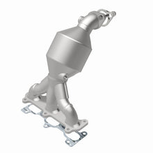 Load image into Gallery viewer, MagnaFlow Direct Fit Catalytic Converter 05-06 Hyundai Santa Fe 2.7L