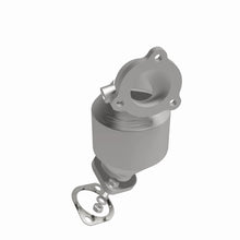 Load image into Gallery viewer, MagnaFlow Direct Fit Catalytic Converter OEM 13-15 Hyundai Veloster 1.6L Underbody
