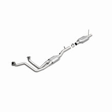 Load image into Gallery viewer, MagnaFlow Direct Fit Catalytic Converter 96 Ford F-150 4.9L I-6