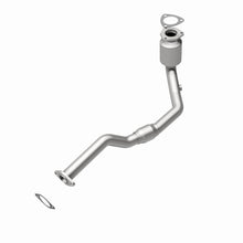 Load image into Gallery viewer, MagnaFlow Direct Fit Catalytic Converter 02-03 Saturn Vue 3.0L Front
