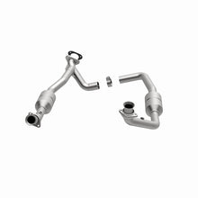 Load image into Gallery viewer, MagnaFlow Direct Fit Catalytic Converter 2002 Ford E-Series Vans 5.4L