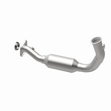 Load image into Gallery viewer, MagnaFlow Direct Fit Catalytic Converter OEM 2004 Jeep Liberty Underbody