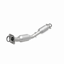 Load image into Gallery viewer, MagnaFlow Direct Fit Catalytic Converter 07-12 Nissan Versa 1.8L