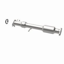 Load image into Gallery viewer, MagnaFlow Direct Fit Catalytic Converter 14-15 Toyota Highlander 3.5L