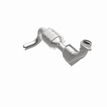 Load image into Gallery viewer, MagnaFlow Direct Fit Catalytic Converter 03-04 Ford Expedition 5.4L V8 Driver Side