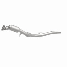 Load image into Gallery viewer, MagnaFlow Direct Fit Catalytic Converter 11-15 Volkswagen Touareg V6 3.6 OEM Underbody