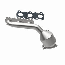 Load image into Gallery viewer, MagnaFlow Direct Fit Catalytic Converter 00 Suzuki Grand Vitara 2.5L