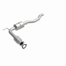 Load image into Gallery viewer, MagnaFlow Direct Fit Catalytic Converter 02 Volkswagen Eurovan 2.8L