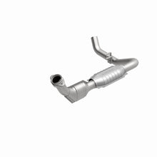 Load image into Gallery viewer, MagnaFlow Direct Fit Catalytic Converter 99-00 Ford Trucks 5.4L