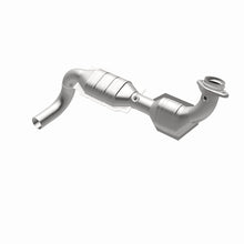 Load image into Gallery viewer, MagnaFlow Direct Fit Catalytic Converter 03-04 Ford Expedition 5.4L V8 Driver Side