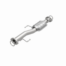 Load image into Gallery viewer, MagnaFlow Direct Fit Catalytic Converter 99-02 4Runner 3.4L rear OEM