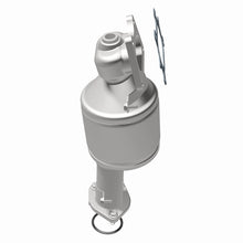 Load image into Gallery viewer, MagnaFlow Direct Fit Catalytic Converter 04-07 Saturn VUE 3.5L Rear