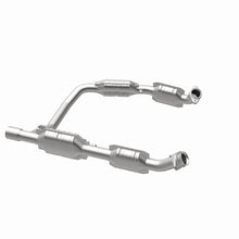 Load image into Gallery viewer, MagnaFlow Direct Fit Catalytic Converter 06 Ford E350 Van 5.4L