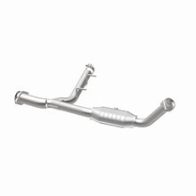 Load image into Gallery viewer, MagnaFlow Direct Fit Catalytic Converter 03-05 Ford Expedition/05-06 Lincoln Navigator 5.4L P/S