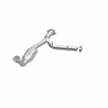 Load image into Gallery viewer, MagnaFlow Direct Fit Catalytic Converter 03-05 Ford Expedition/05-06 Lincoln Navigator 5.4L P/S