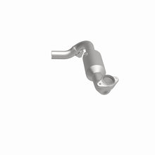 Load image into Gallery viewer, MagnaFlow Direct Fit Catalytic Converter 05-06 Lincoln Navigator 5.4L