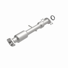 Load image into Gallery viewer, MagnaFlow Direct Fit Catalytic Converter 14-15 Toyota Highlander 3.5L