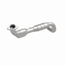 Load image into Gallery viewer, MagnaFlow Direct Fit Catalytic Converter 03-04 Ford Expedition 5.4L V8 Driver Side