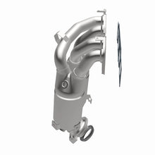 Load image into Gallery viewer, MagnaFlow Direct Fit Catalytic Converter 01-06 Toyota Highlander 2.4L