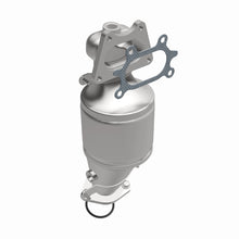 Load image into Gallery viewer, MagnaFlow Direct Fit Catalytic Converter 04-07 Saturn VUE 3.5L Front