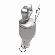 Load image into Gallery viewer, MagnaFlow Direct Fit Catalytic Converter 04-07 Saturn VUE 3.5L Front
