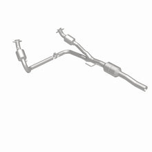 Load image into Gallery viewer, MagnaFlow Direct Fit Catalytic Converter 02-03 Dodge Durango