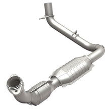 Load image into Gallery viewer, MagnaFlow Direct Fit Catalytic Converter 98 Ford Expedition 5.4L
