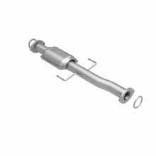 Load image into Gallery viewer, MagnaFlow Direct Fit Catalytic Converter 01-04 Toyota Tacoma 2.4L Rear