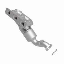 Load image into Gallery viewer, MagnaFlow Direct Fit Catalytic Converter BMW 5 99-00 Rear
