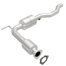 Load image into Gallery viewer, MagnaFlow Direct Fit Catalytic Converter 02 Volkswagen Eurovan 2.8L