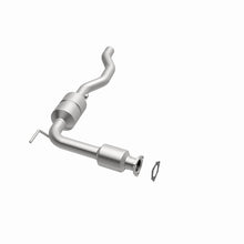 Load image into Gallery viewer, MagnaFlow Direct Fit Catalytic Converter 02 Volkswagen Eurovan 2.8L