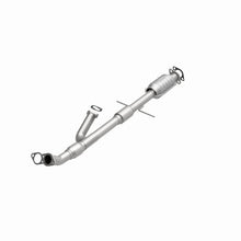 Load image into Gallery viewer, MagnaFlow Direct Fit Catalytic Converter 00-01 Hyundai Sonata 2.5L
