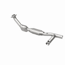 Load image into Gallery viewer, MagnaFlow Direct Fit Catalytic Converter 99-00 Ford Trucks 5.4L