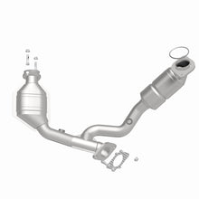 Load image into Gallery viewer, MagnaFlow Direct Fit Catalytic Converter 00-03 Ford Taurus 3.0L fron