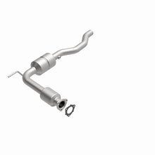 Load image into Gallery viewer, MagnaFlow Direct Fit Catalytic Converter 02 Volkswagen Eurovan 2.8L