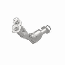 Load image into Gallery viewer, MagnaFlow Direct Fit Catalytic Converter 01-04 Toyota Tacoma 2.7L