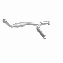 Load image into Gallery viewer, MagnaFlow Direct Fit Catalytic Converter 03-05 Ford Expedition/05-06 Lincoln Navigator 5.4L P/S