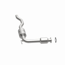 Load image into Gallery viewer, MagnaFlow Direct Fit Catalytic Converter 02 Volkswagen Eurovan 2.8L