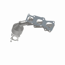 Load image into Gallery viewer, MagnaFlow Direct Fit Catalytic Converter 2007-2009 Sorento 3.3 3.8 L Manifold