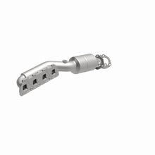 Load image into Gallery viewer, MagnaFlow Direct Fit Catalytic Converter 02-04 Volkswagen Passat 4.0L