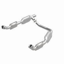 Load image into Gallery viewer, MagnaFlow Direct Fit Catalytic Converter 06 Ford E350 Van 5.4L