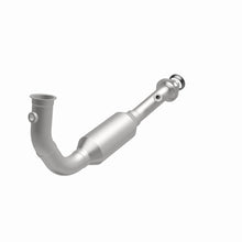 Load image into Gallery viewer, MagnaFlow Direct Fit Catalytic Converter OEM 2004 Jeep Liberty Underbody