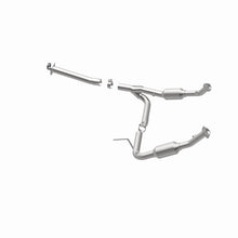 Load image into Gallery viewer, MagnaFlow Direct Fit Catalytic Converter OEM 2004-2005 Ford Explorer/Mercury Mountaineer Underbody
